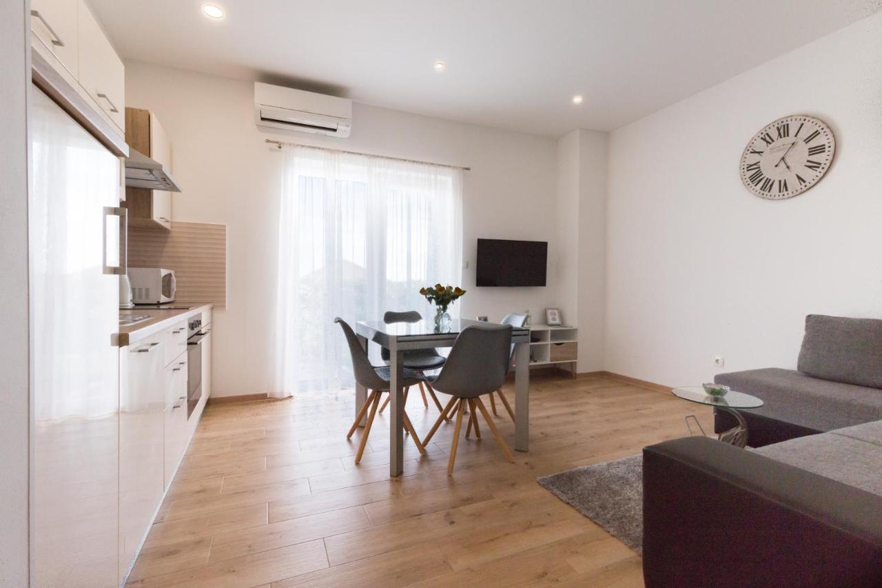 Apartments Lusani Спліт Екстер'єр фото