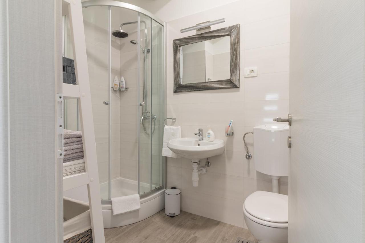 Apartments Lusani Спліт Екстер'єр фото