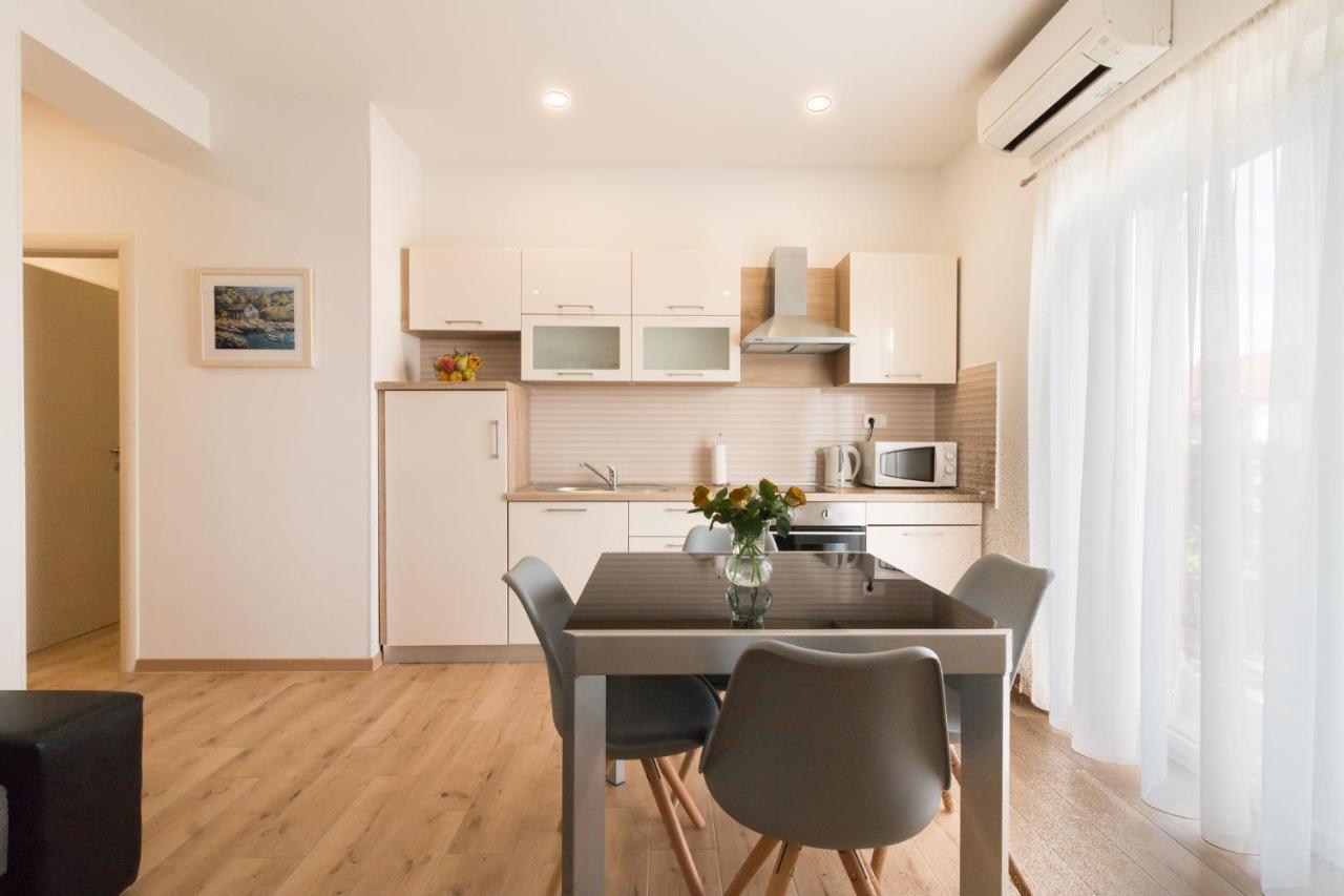 Apartments Lusani Спліт Екстер'єр фото
