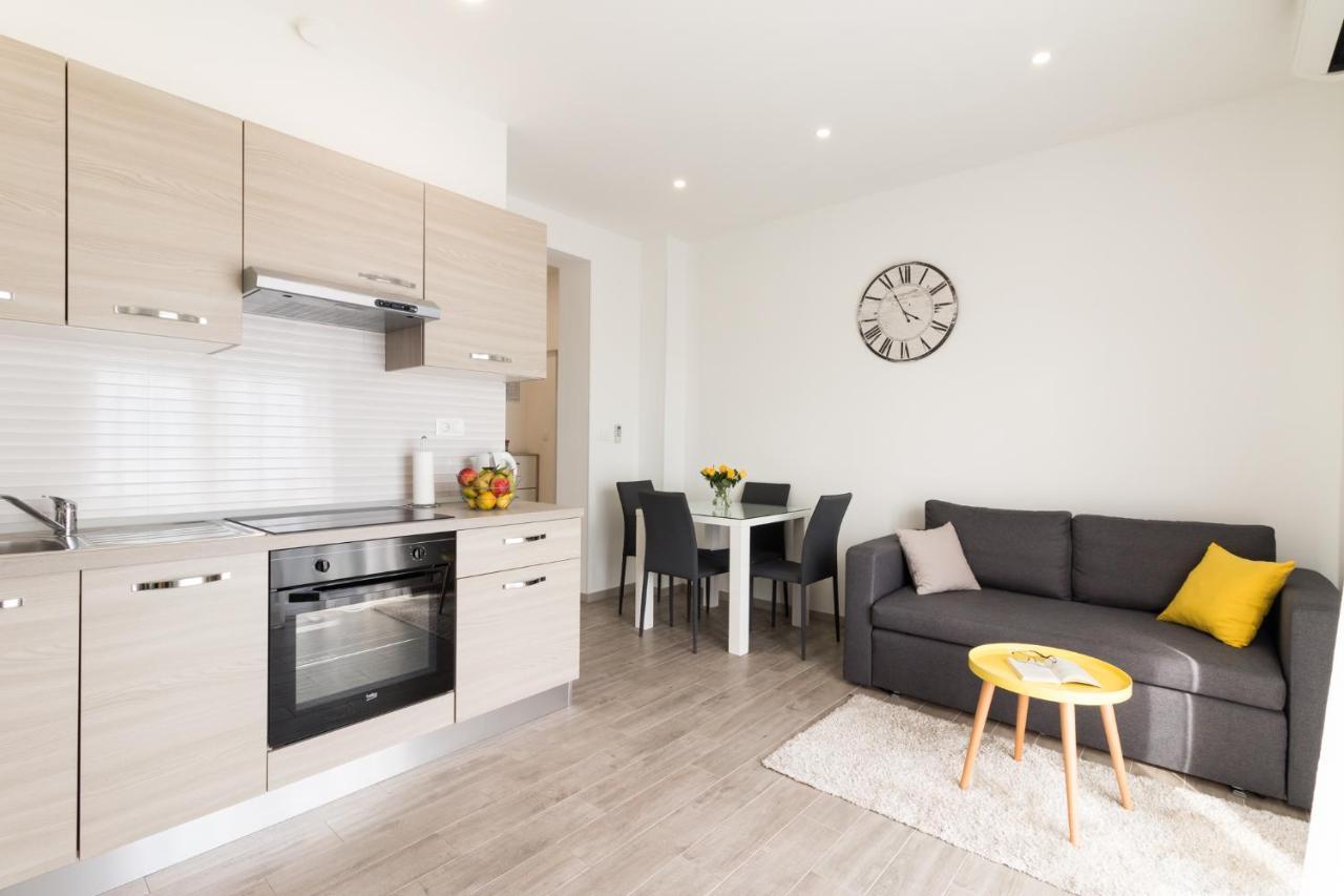 Apartments Lusani Спліт Екстер'єр фото