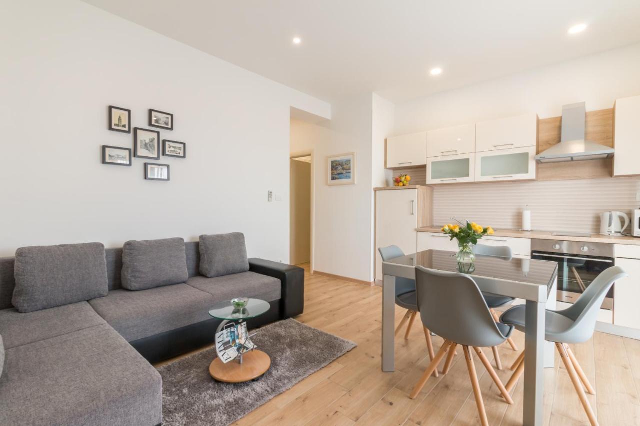 Apartments Lusani Спліт Екстер'єр фото