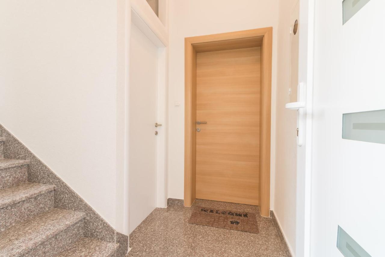 Apartments Lusani Спліт Екстер'єр фото