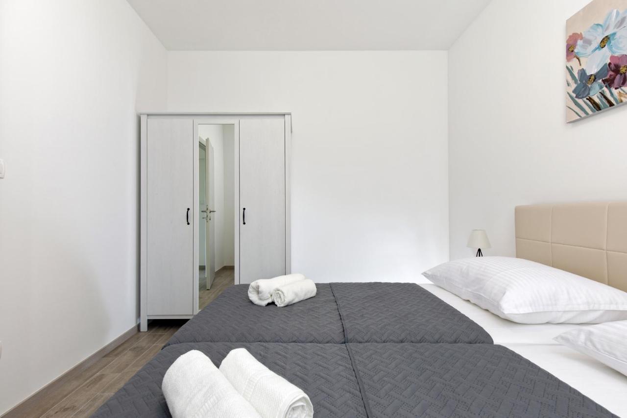 Apartments Lusani Спліт Екстер'єр фото