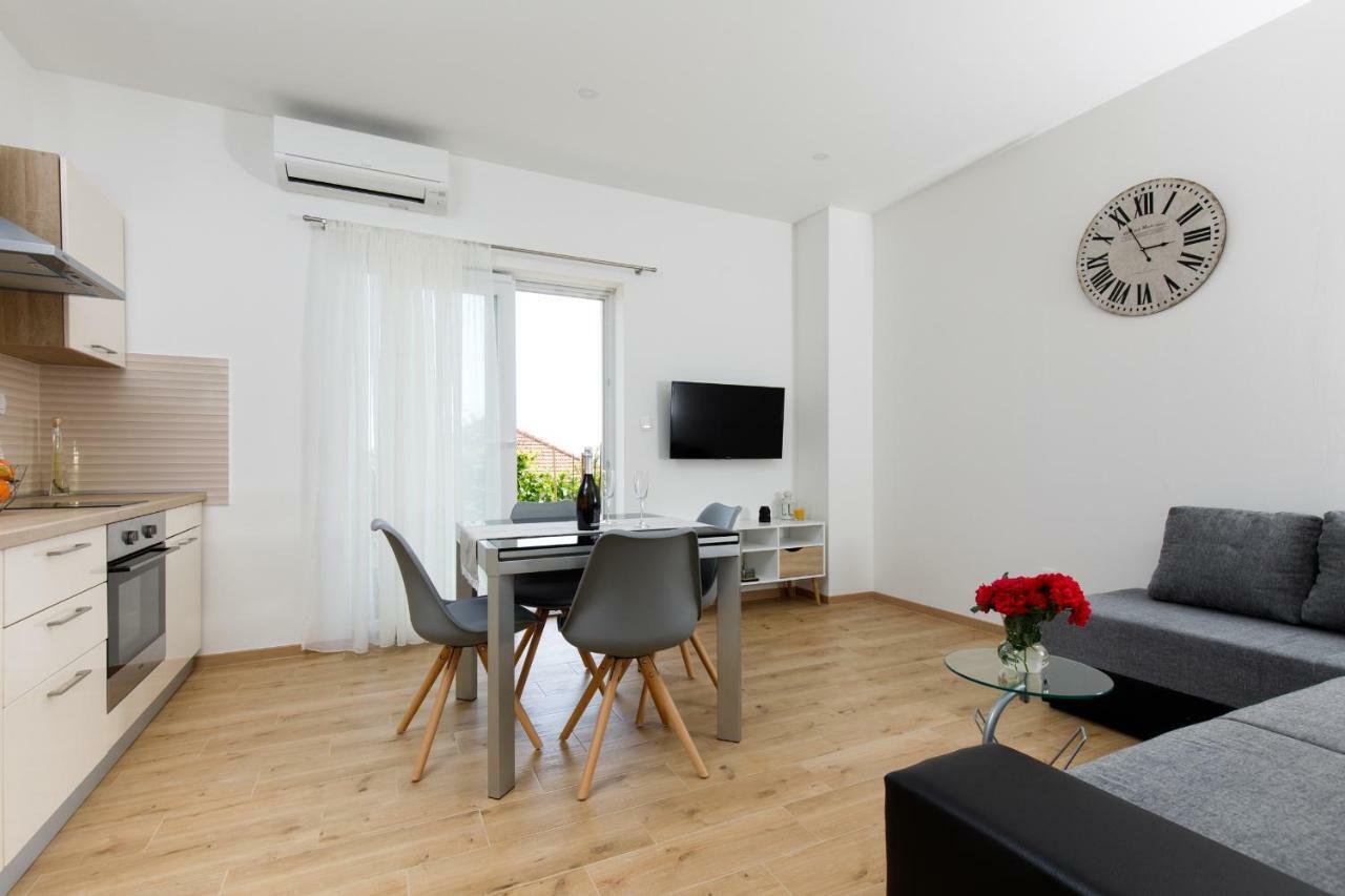 Apartments Lusani Спліт Екстер'єр фото