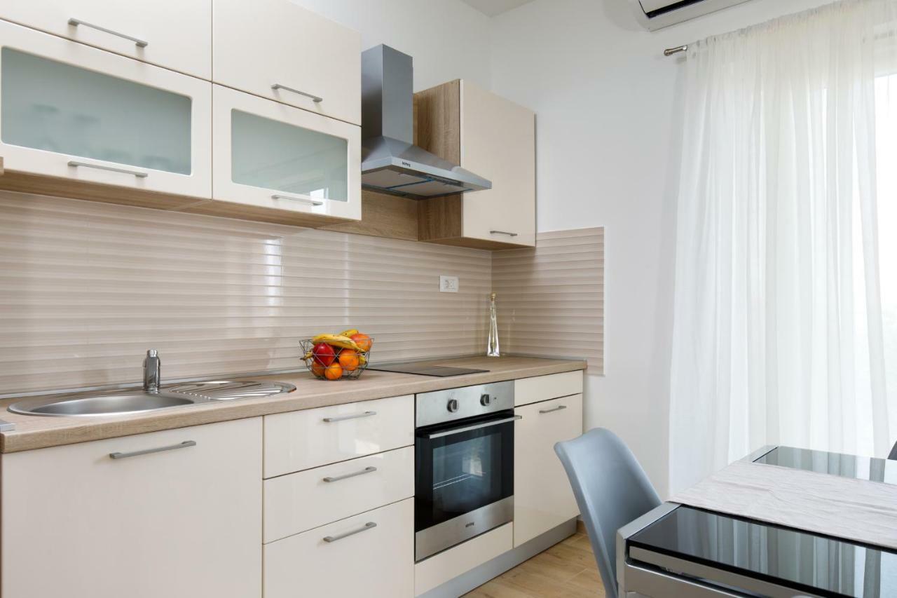 Apartments Lusani Спліт Екстер'єр фото