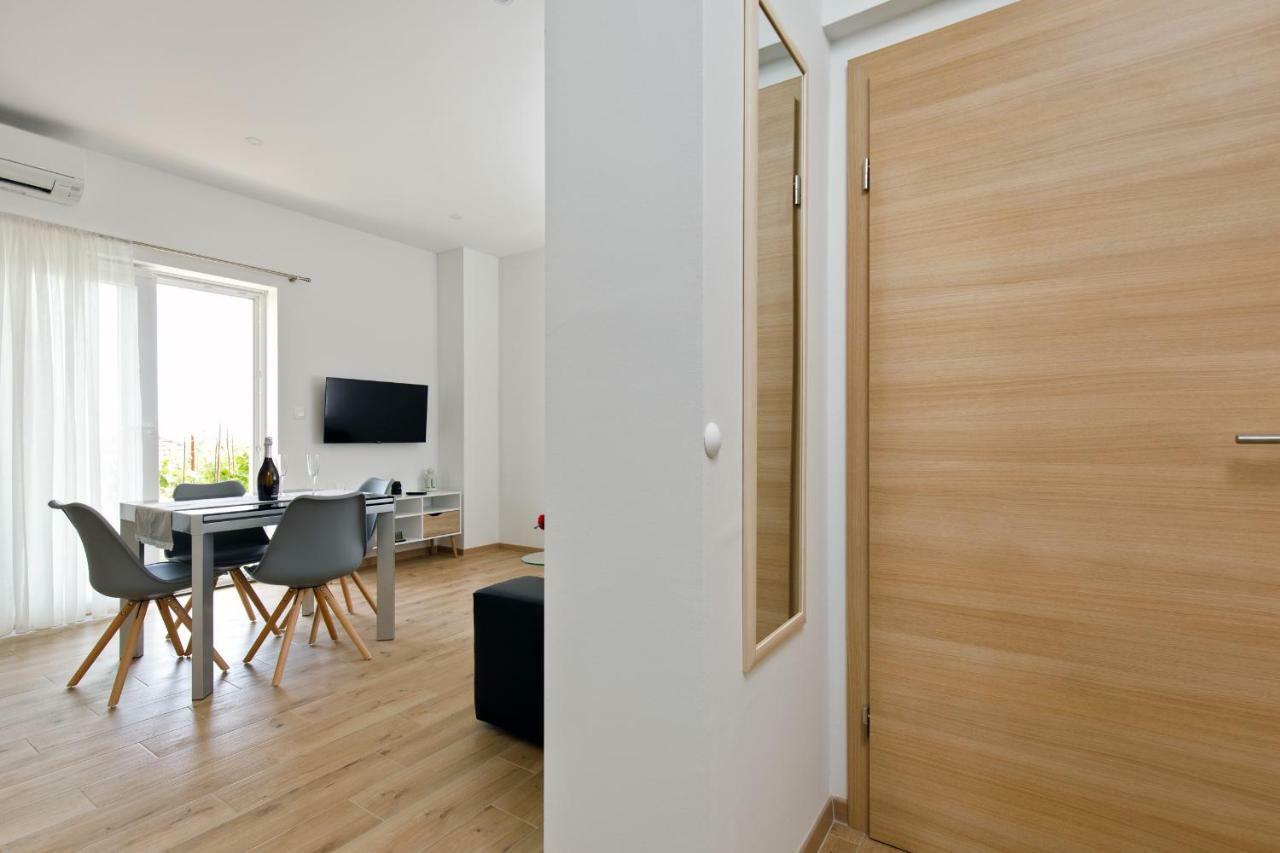 Apartments Lusani Спліт Екстер'єр фото