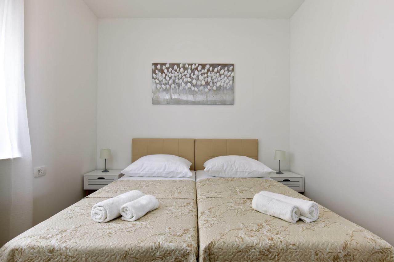 Apartments Lusani Спліт Екстер'єр фото