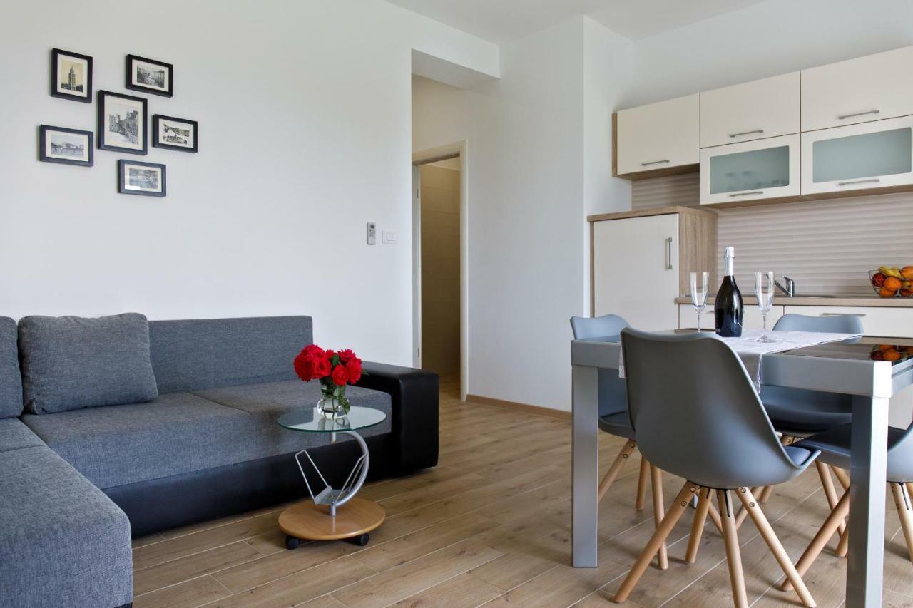 Apartments Lusani Спліт Екстер'єр фото