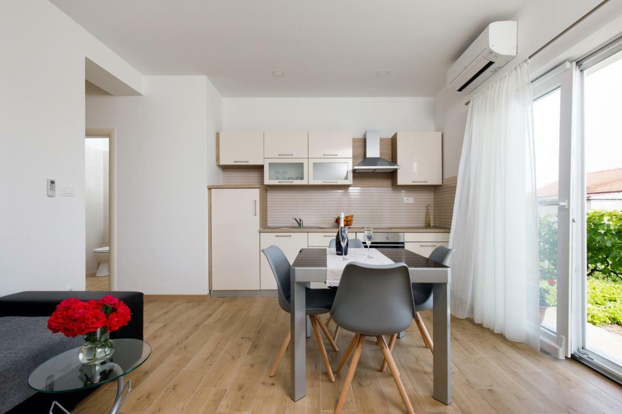 Apartments Lusani Спліт Екстер'єр фото