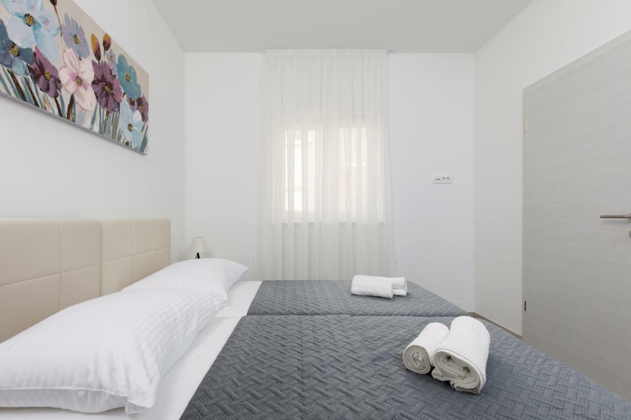 Apartments Lusani Спліт Екстер'єр фото