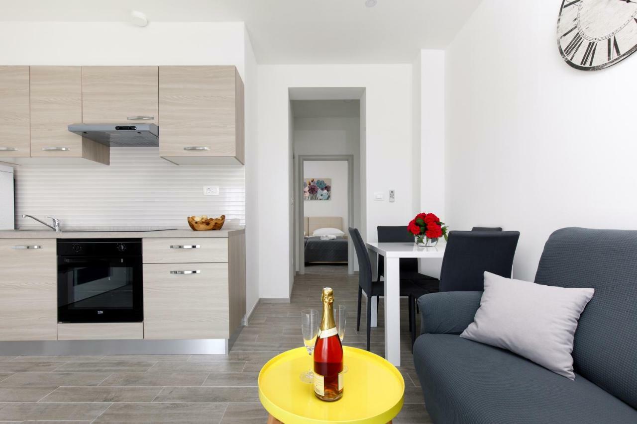 Apartments Lusani Спліт Екстер'єр фото